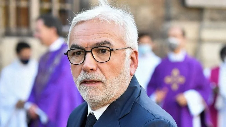« Tu arrêtes tes conneries là » : Pascal Praud vise les adultes