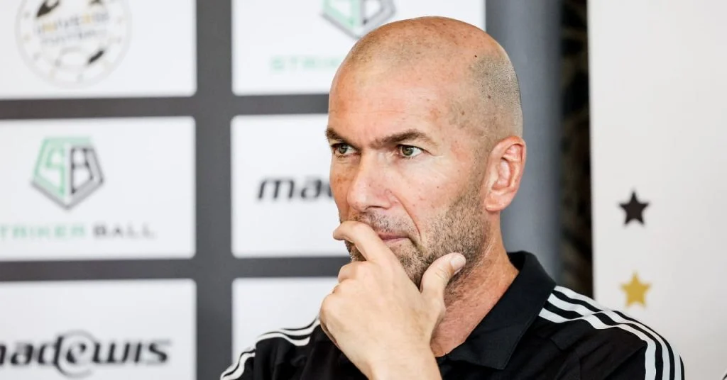 zidane-selectionneur-le-4-3-3-attendu-cherki-en-su-cover zidane-selectionneur-le-4-3-3-attendu-cherki-en-su cover