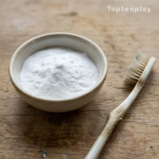 Bicarbonate de soude en poudre blanche avec brosse à dents pour nettoyage