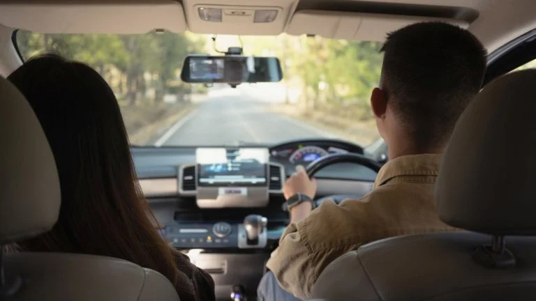 il-dormait-en-voiture-ses-parents-decouvrent-leur- cover