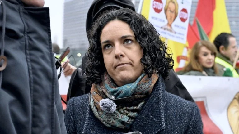 mordue-par-une-vipere-manon-aubry-passe-par-la-rea cover