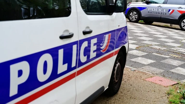 nimes-un-enfant-de-8-ans-enferme-sans-eau-sauve-pa cover