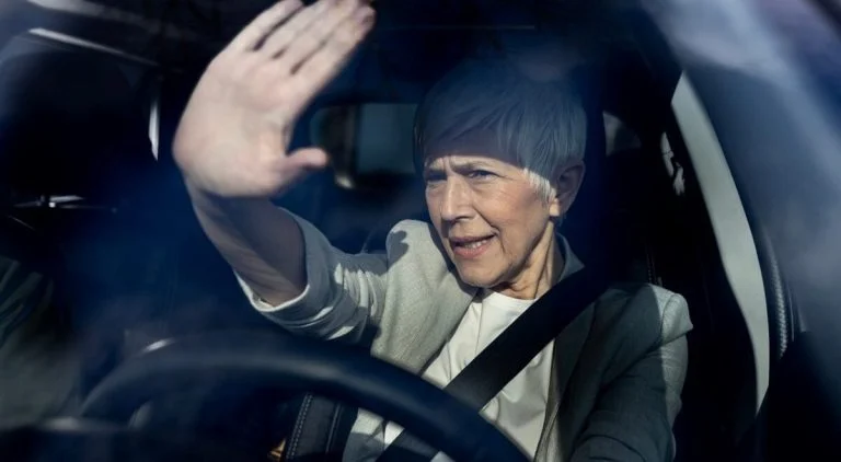 plus-de-65-ans-au-volant-un-examen-obligatoire-ins cover
