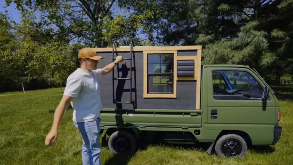 un-camping-car-de-1-95-m-avec-lit-et-poele-vendu-1-cover un-camping-car-de-1-95-m-avec-lit-et-poele-vendu-1 cover