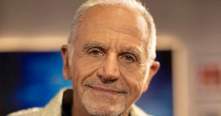 un-courtisan-inodore-toesca-quitte-samedi-d-en-rir cover