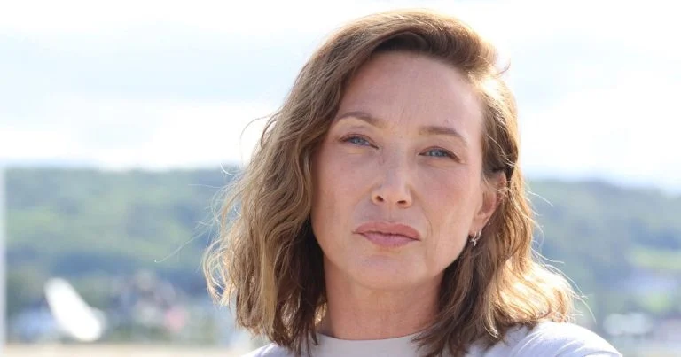 laura-smet-raconte-le-non-qui-dit-elle-lui-a-sauve cover