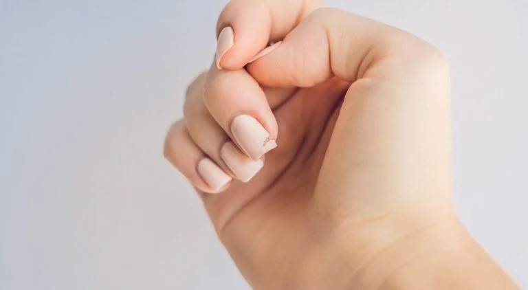 ongles-cassants-huile-d-amande-bain-de-10-minutes- cover